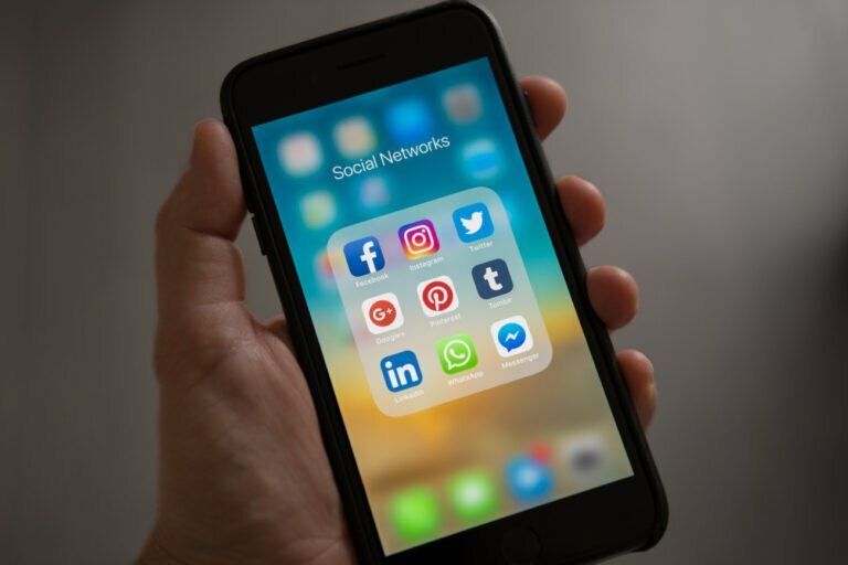 social media binge eating